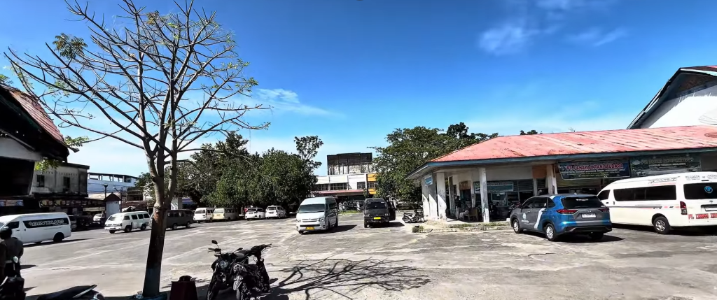 terminal memberi kemudahan dalam akses transportasi dan memudahkan distribusi hasil usaha masyarakat